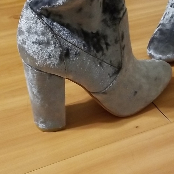 Velvet Booties - Picture 4 of 6